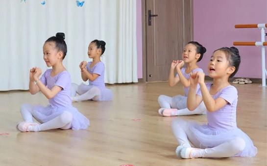 舞动梦想，优雅绽放——杭州华采艺术特长培训舞蹈技能培训助力孩子健康成长